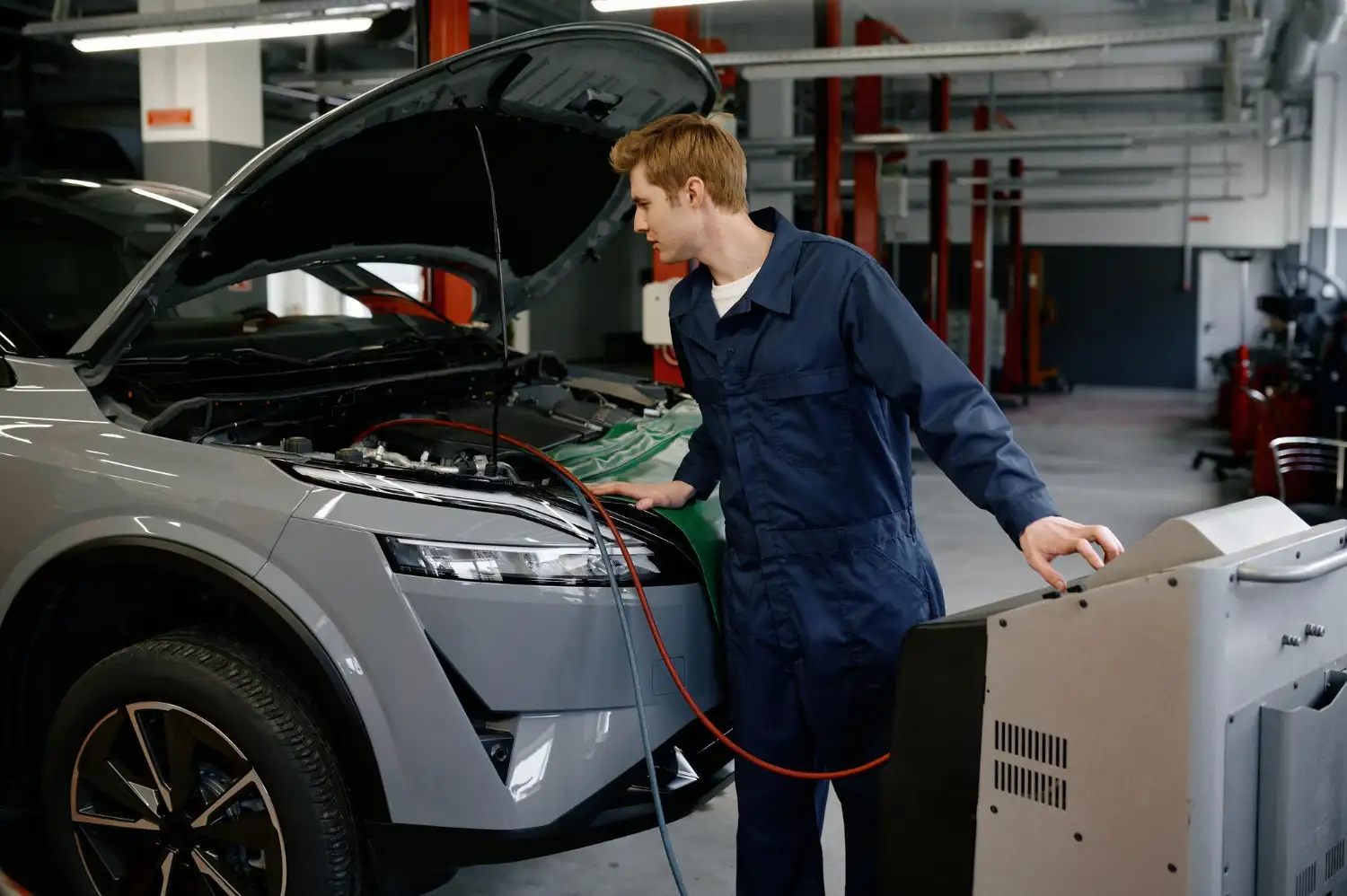 A Manutenção de Carros Elétricos de Luxo é Realmente Mais Barata?
